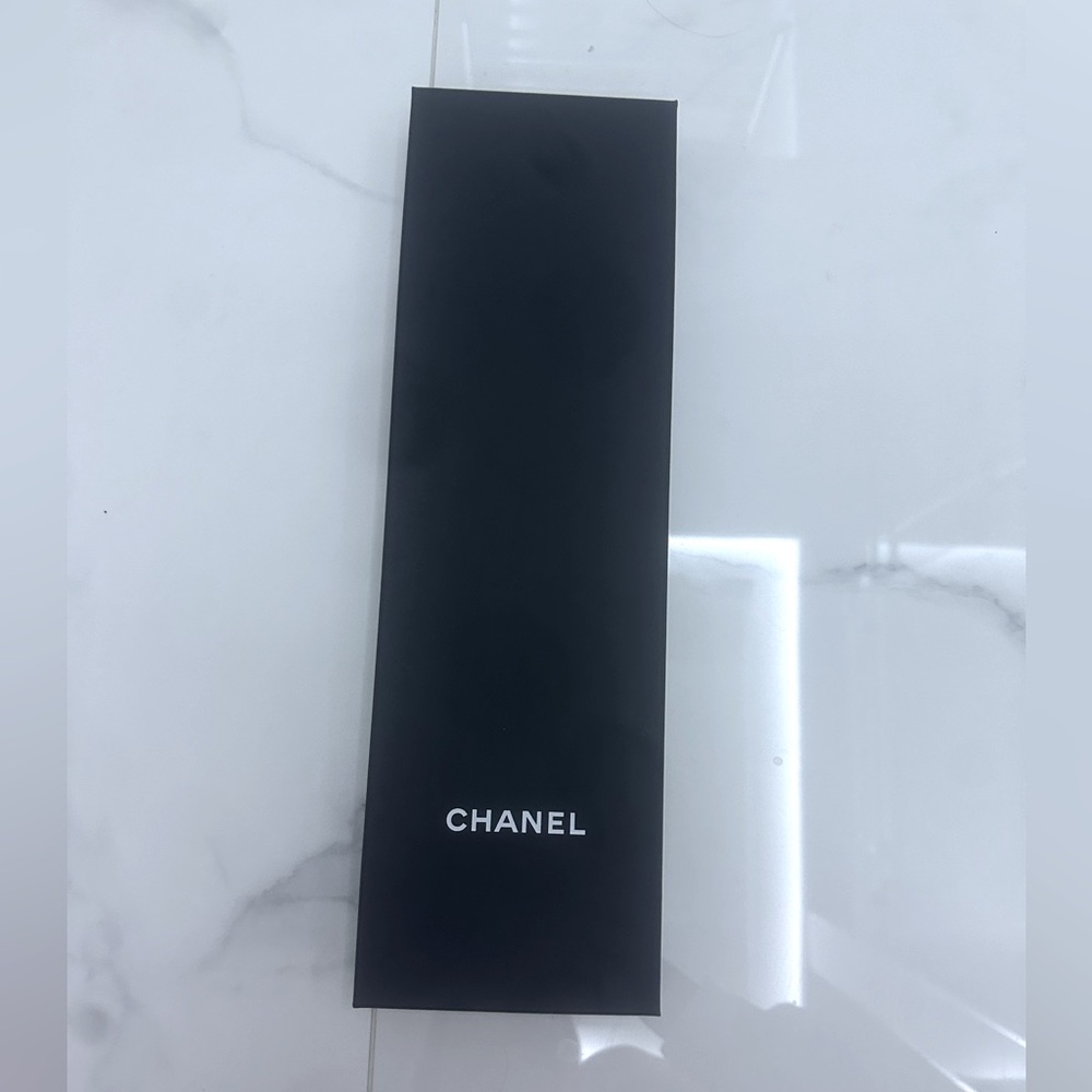 Authentic Chanel cashmere gloves !! One size! NWT - Picture 3 of 9